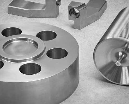 Präzisionsdrehteile aus der Fertigung der Stahlberg GmbH Beispielbild mit präzise gefertigten Drehteilen aus Metall – Symbol für die Fertigungskompetenz und Qualität der Stahlberg GmbH in Langenfeld.