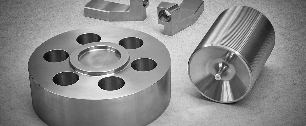 Präzisionsdrehteile aus der Fertigung der Stahlberg GmbH Beispielbild mit präzise gefertigten Drehteilen aus Metall – Symbol für die Fertigungskompetenz und Qualität der Stahlberg GmbH in Langenfeld.