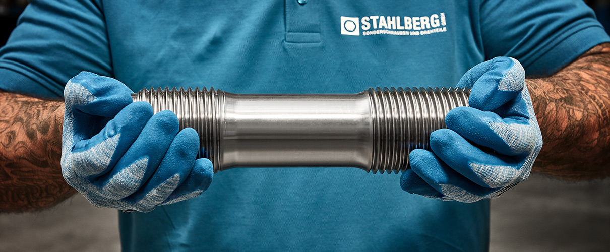 Verbindungsbolzen aus der Fertigung bei Stahlberg Präzise gefertigter Verbindungsbolzen aus der Produktion der Stahlberg GmbH in Langenfeld – Qualität und Maßarbeit für Sonder- und Verbindungsteile.