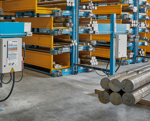 Lager1 – Sonderstähle bei Stahlberg Schwerlast-Lagerregal der Stahlberg GmbH mit über 800 Tonnen geprüften Sonderstählen – effiziente Materialbevorratung und sichere Lagerlogistik für stabile Lieferketten.