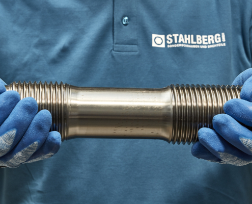 Verbindungsbolzen aus der Fertigung bei Stahlberg Präzise gefertigter Verbindungsbolzen aus der Produktion der Stahlberg GmbH in Langenfeld – Qualität und Maßarbeit für Sonder- und Verbindungsteile.